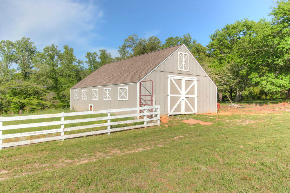 3780 Dutch Valley Road Clinton, TN 37716 - Photo 7 of 37 Large Barn with Stalls