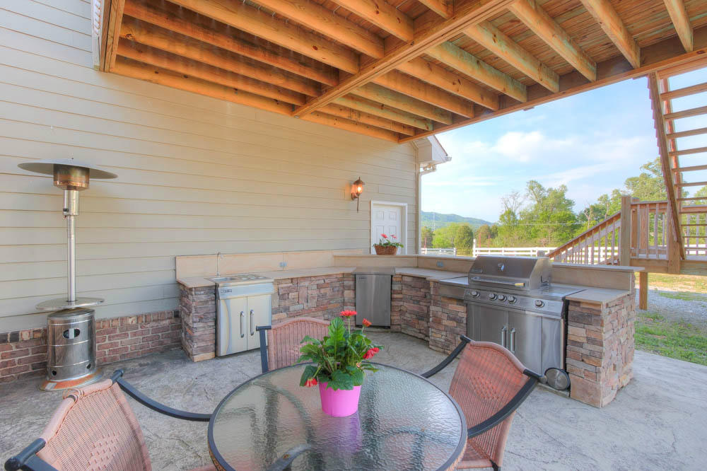 3780 Dutch Valley Road Clinton, TN 37716 - Photo 10 of 37 Outdoor Kitchen area