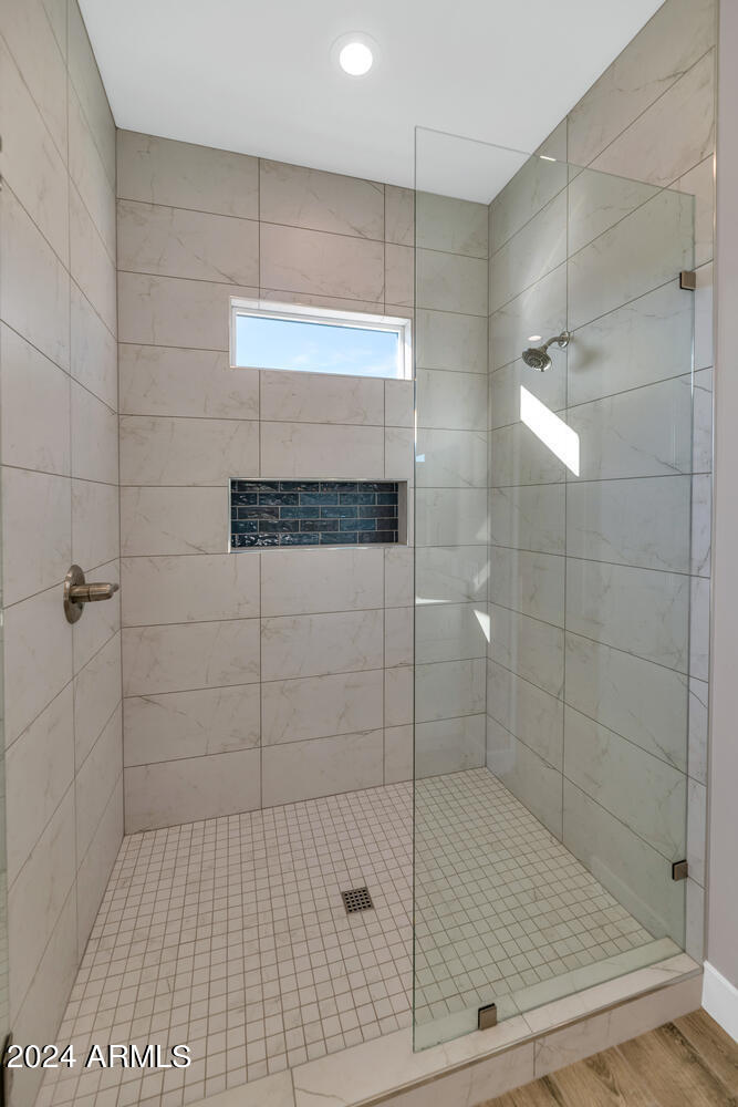 2935 West Joy Ranch Road Phoenix, AZ 85086 - Photo 22 of 42 Large Walkin Master Shower