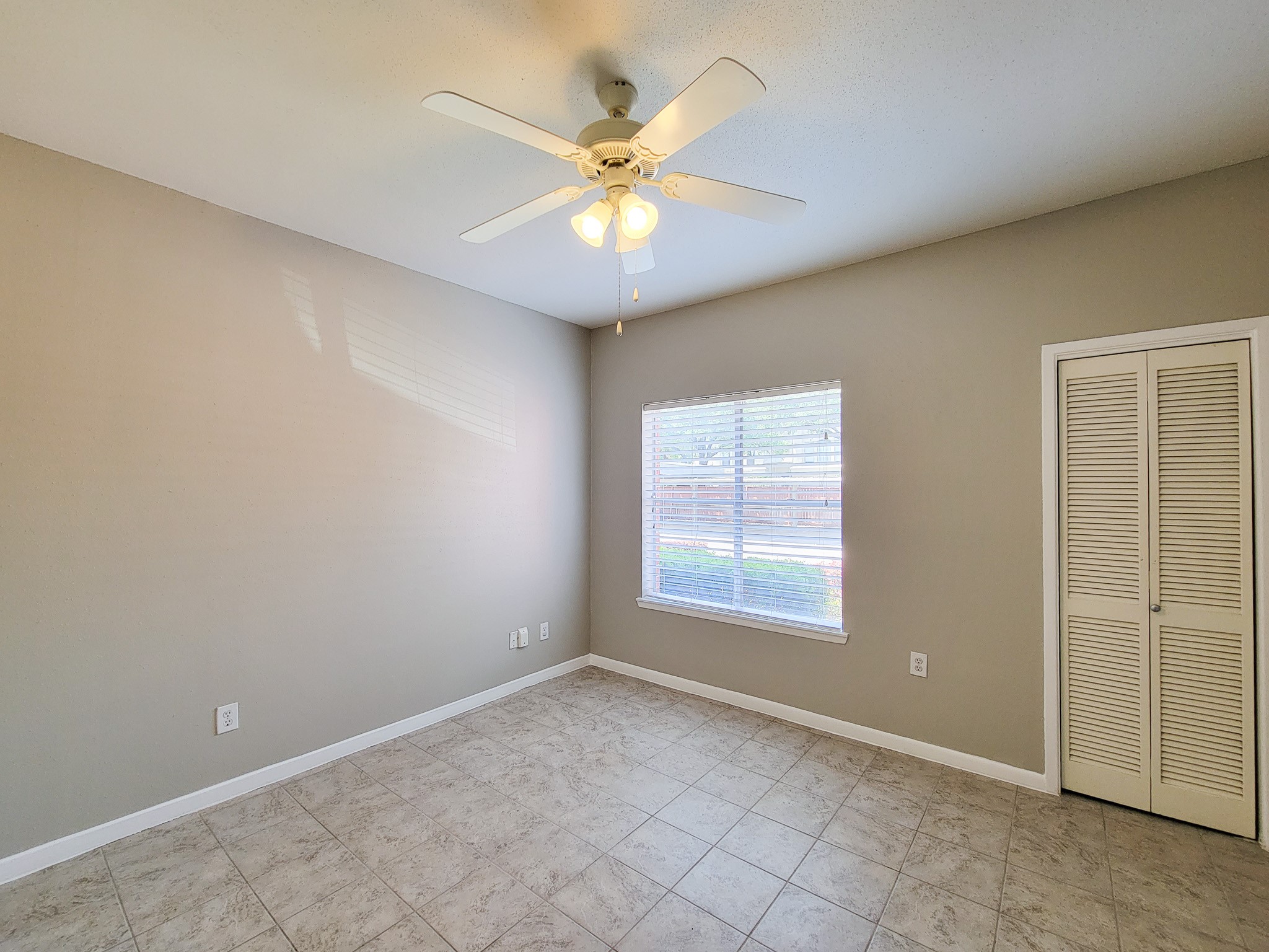 4041 Drake Street, Unit 116 Houston, TX 77005 - Photo 15 of 27 an empty room with windows and fan