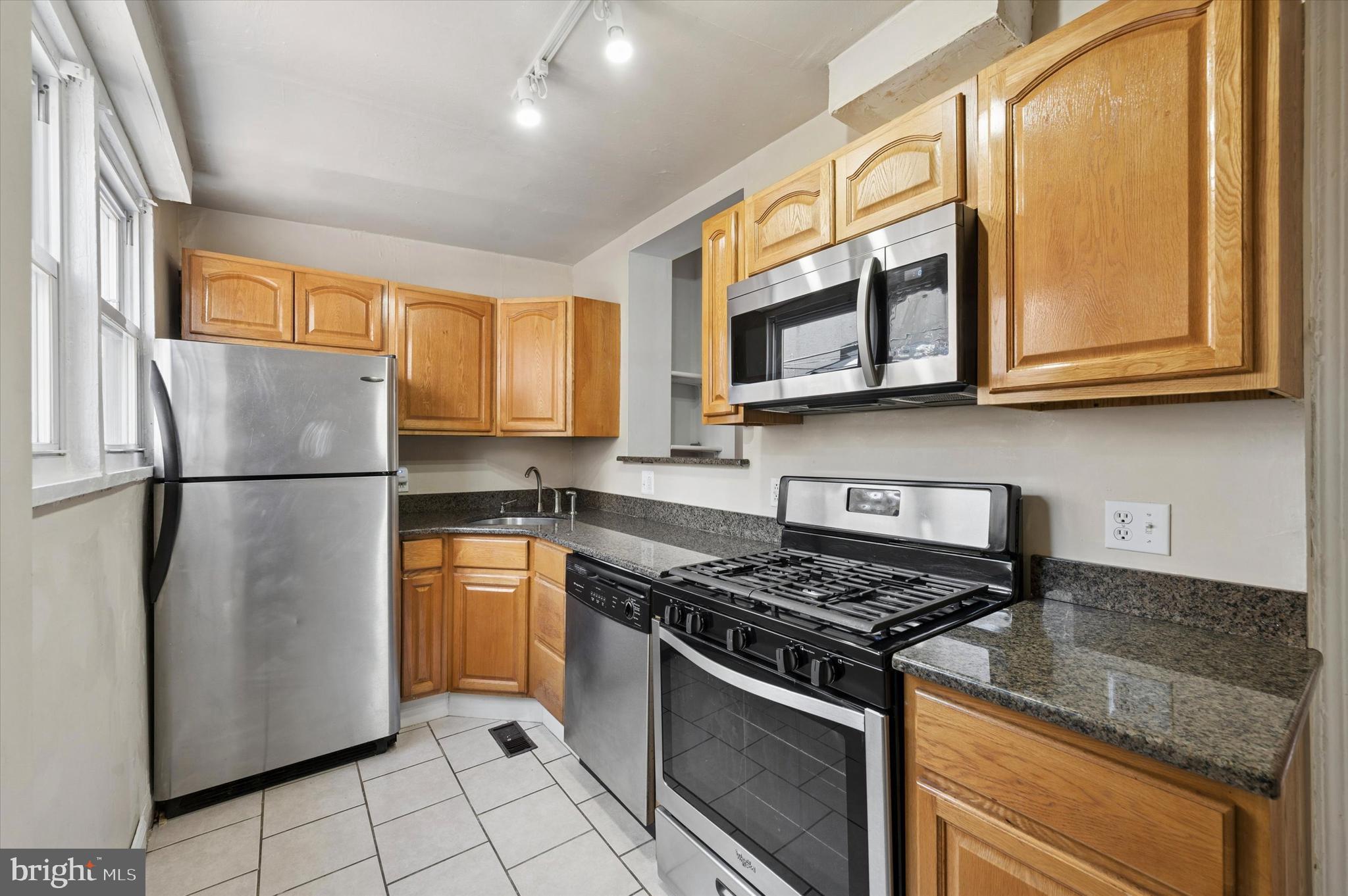 765 South Mole Street Philadelphia, PA 19146 - Photo 14 of 34