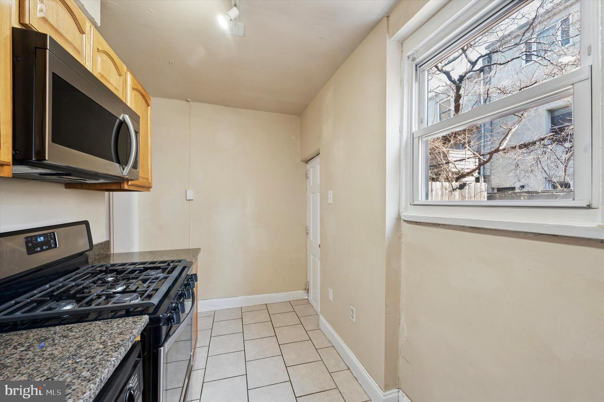 765 South Mole Street Philadelphia, PA 19146 - Photo 16 of 34