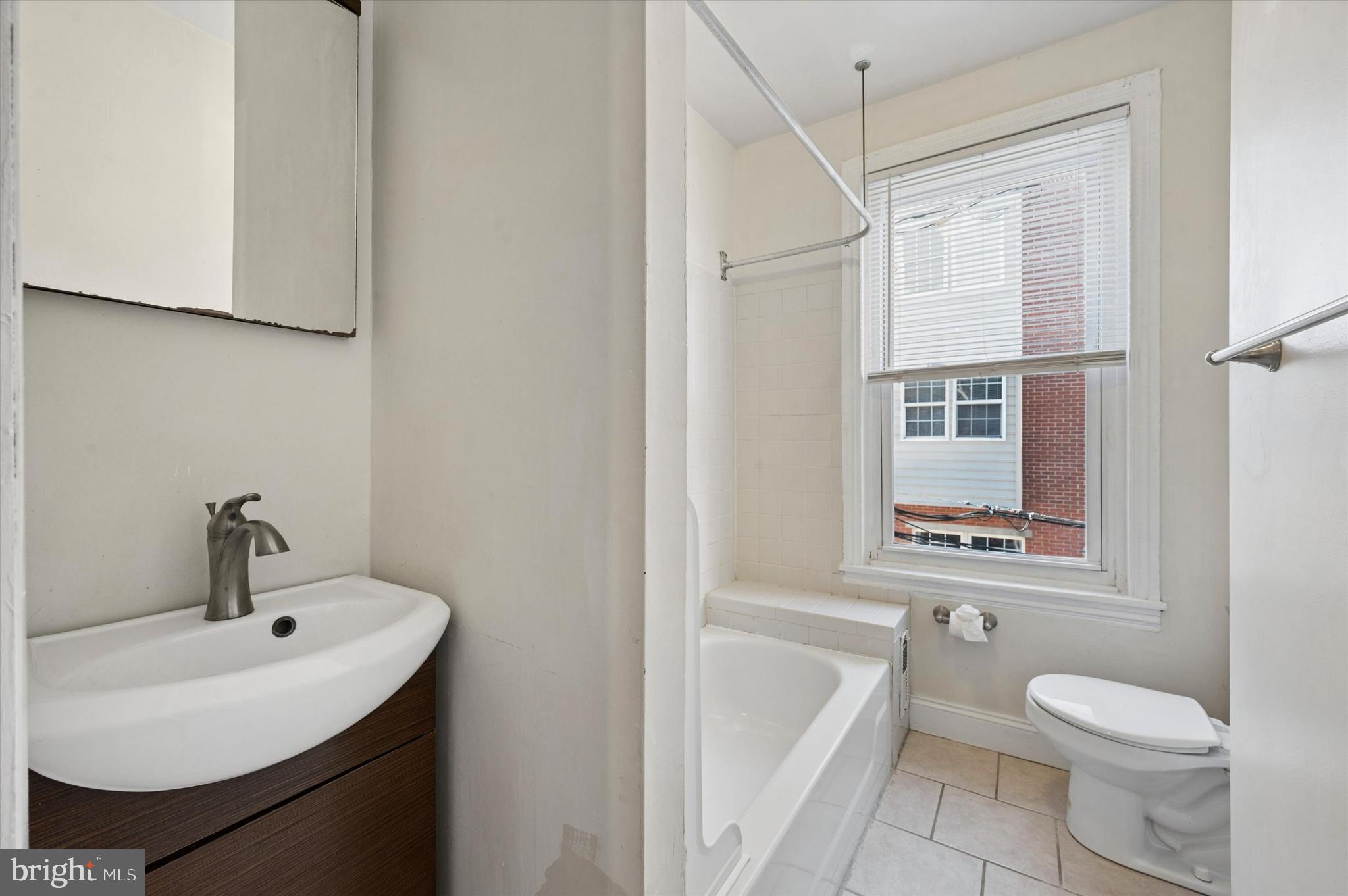 765 South Mole Street Philadelphia, PA 19146 - Photo 28 of 34 2nd Bathroom
