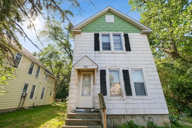 $204,900 | 760 Minnehaha Avenue East, St. Paul, MN 55106