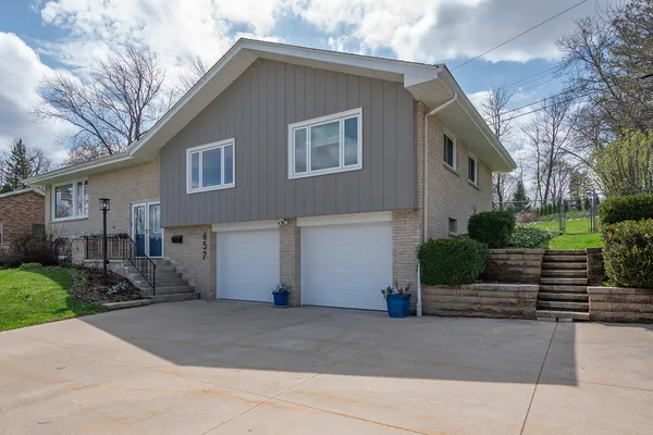 $489,900 | 657 Brandt Court, Pewaukee, WI 53072