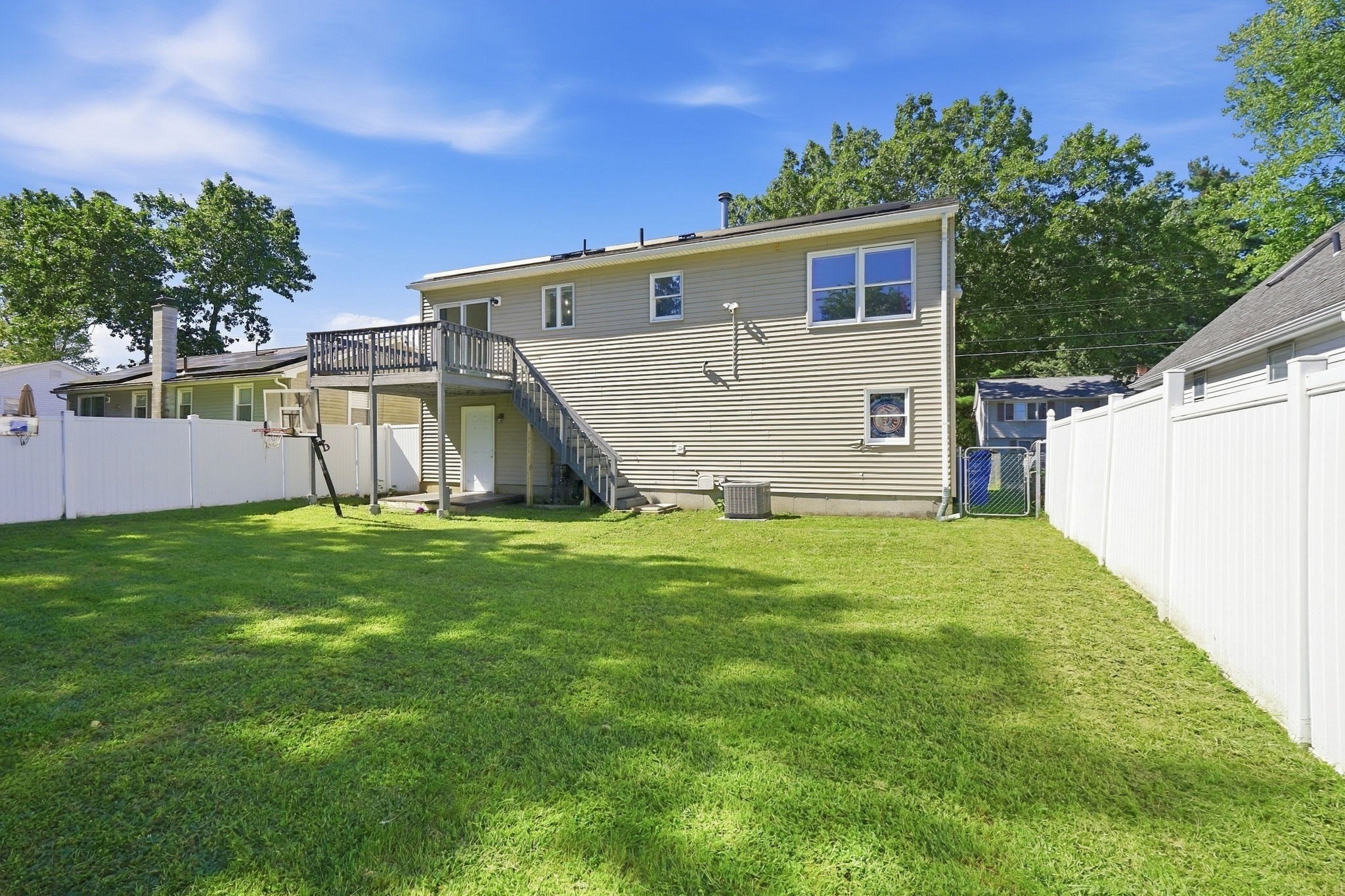 191 Lamont Street Springfield, MA 01119 - Photo 3 of 41 Gallery Image 3
