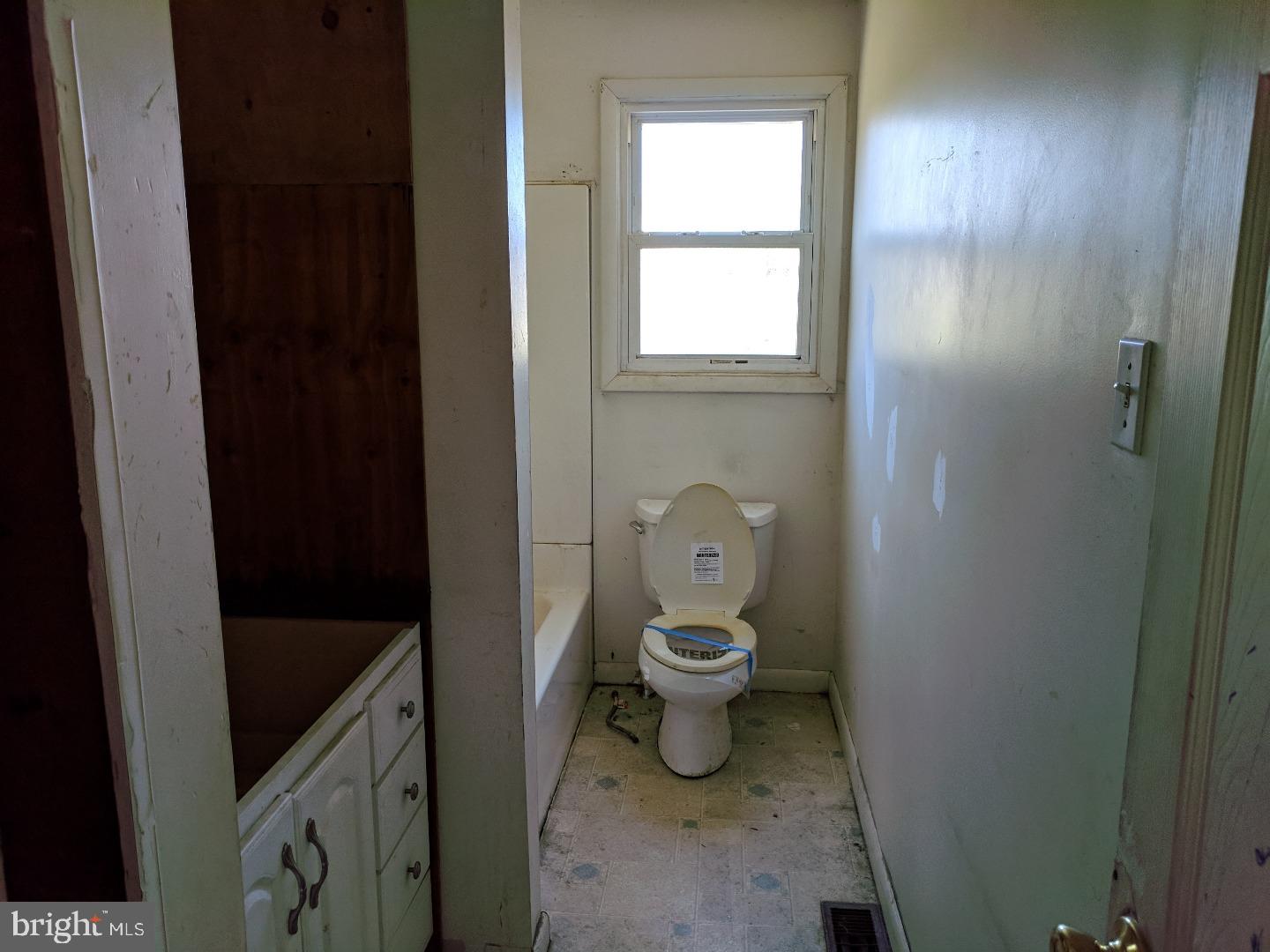 252 South Game Creek Road Carneys Point, NJ 08069 - Photo 3 of 10 Bathroom