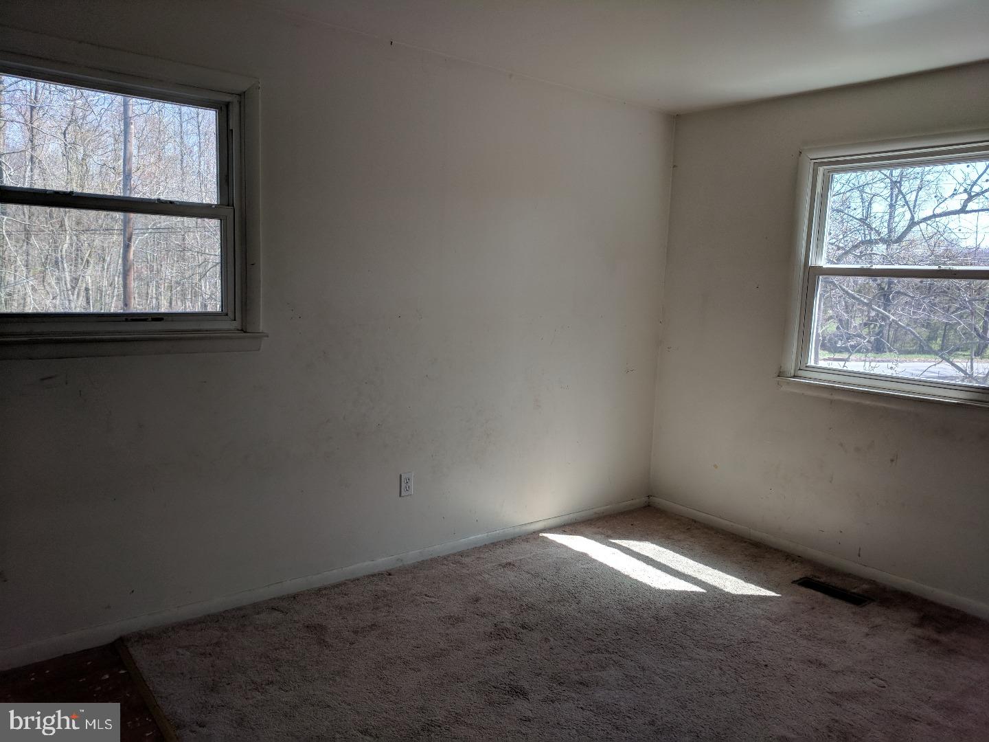 252 South Game Creek Road Carneys Point, NJ 08069 - Photo 4 of 10 Bedroom - Main