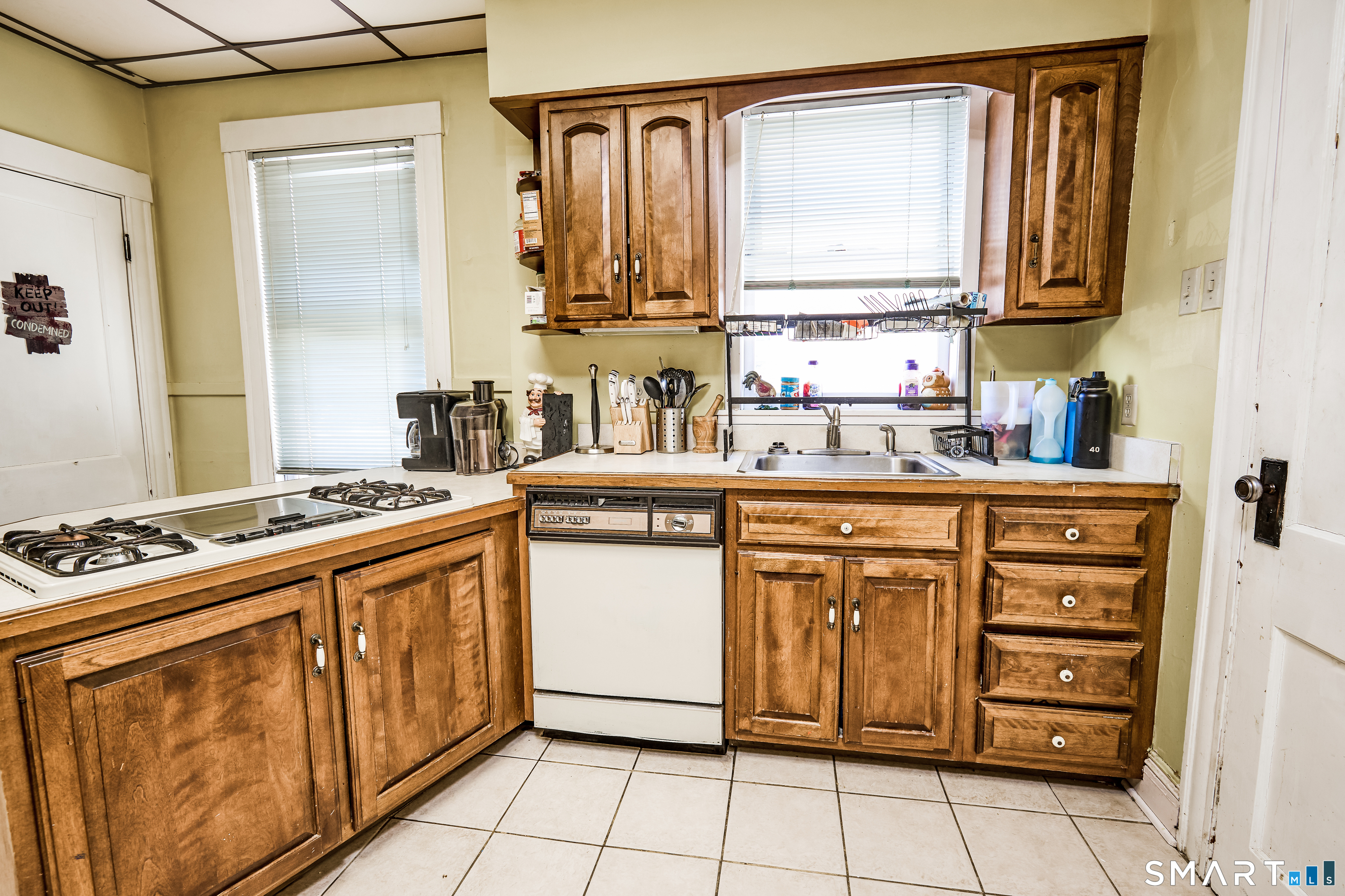 74 Harlem Avenue Bridgeport, CT 06606 - Photo 13 of 41