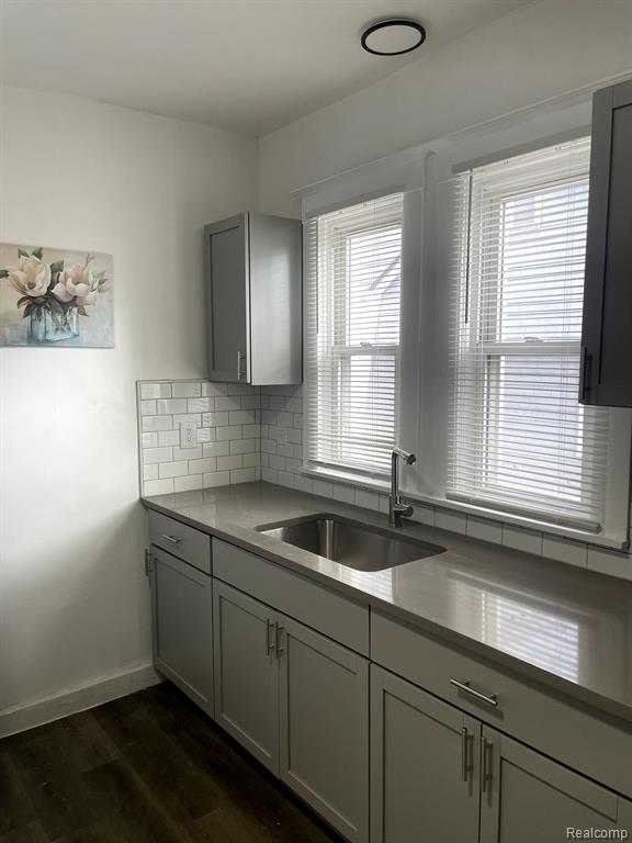 2 Chandler Street Detroit, MI 48202 - Photo 2 of 10