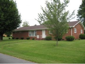 304 Lee Erwin, TN 37650 - Photo 1 of 8 One Level Brick