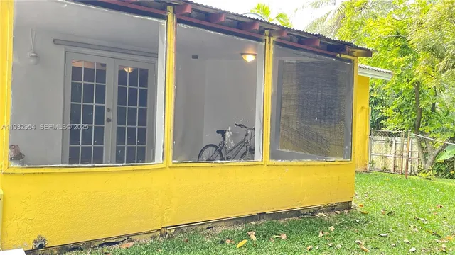 $650,000 | 4760 Southwest 66th Terrace, Davie, FL 33314