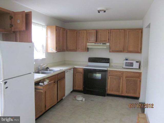 7106 Ruthgreen Road Baltimore, MD 21244 - Photo 15 of 19 Kitchen