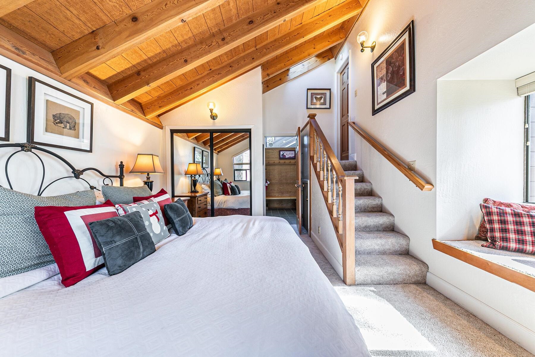 6092 Rocky Point Truckee, CA 96161 - Photo 18 of 27 a view of entryway and hall