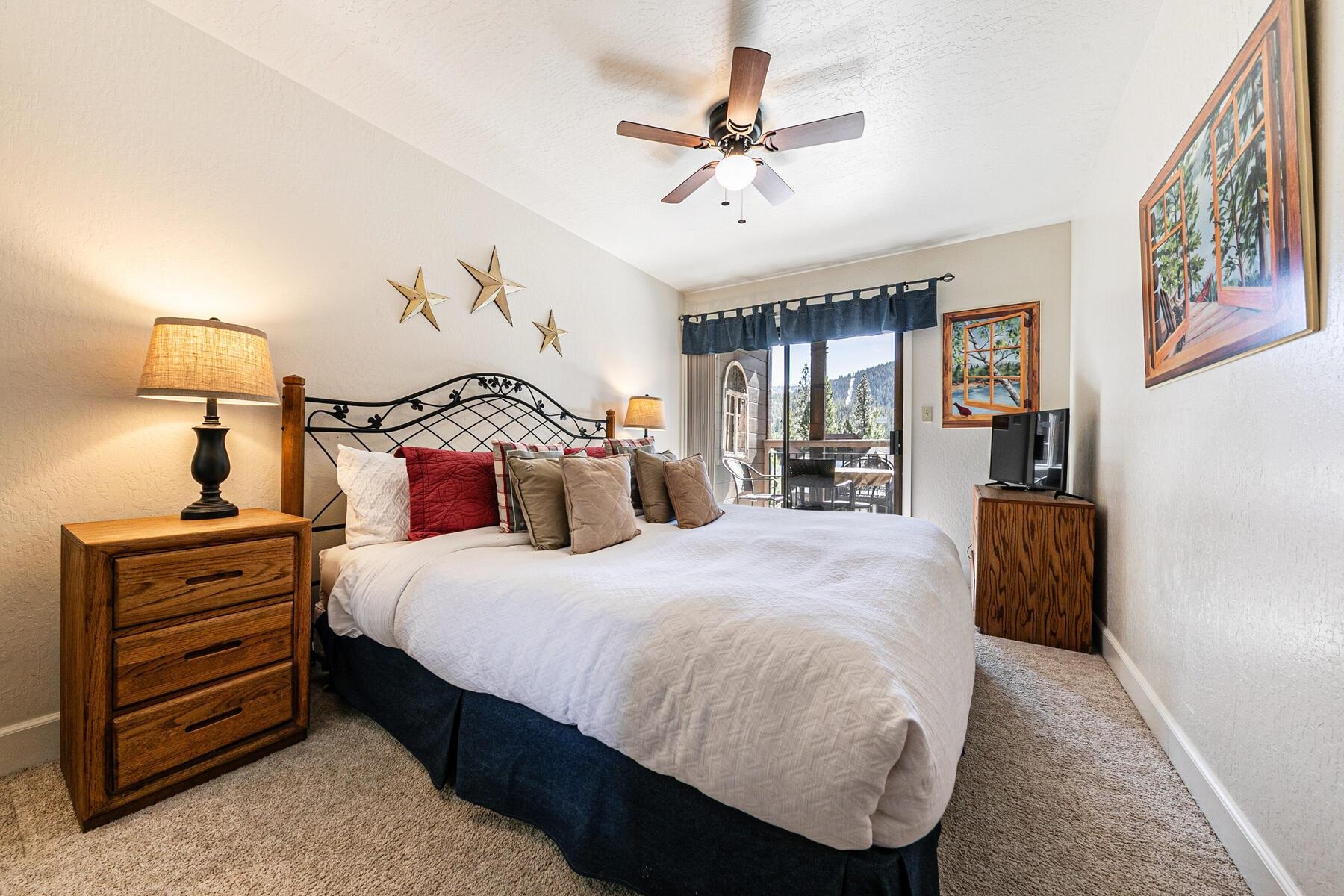 6092 Rocky Point Truckee, CA 96161 - Photo 19 of 27 a bedroom with a bed and dresser