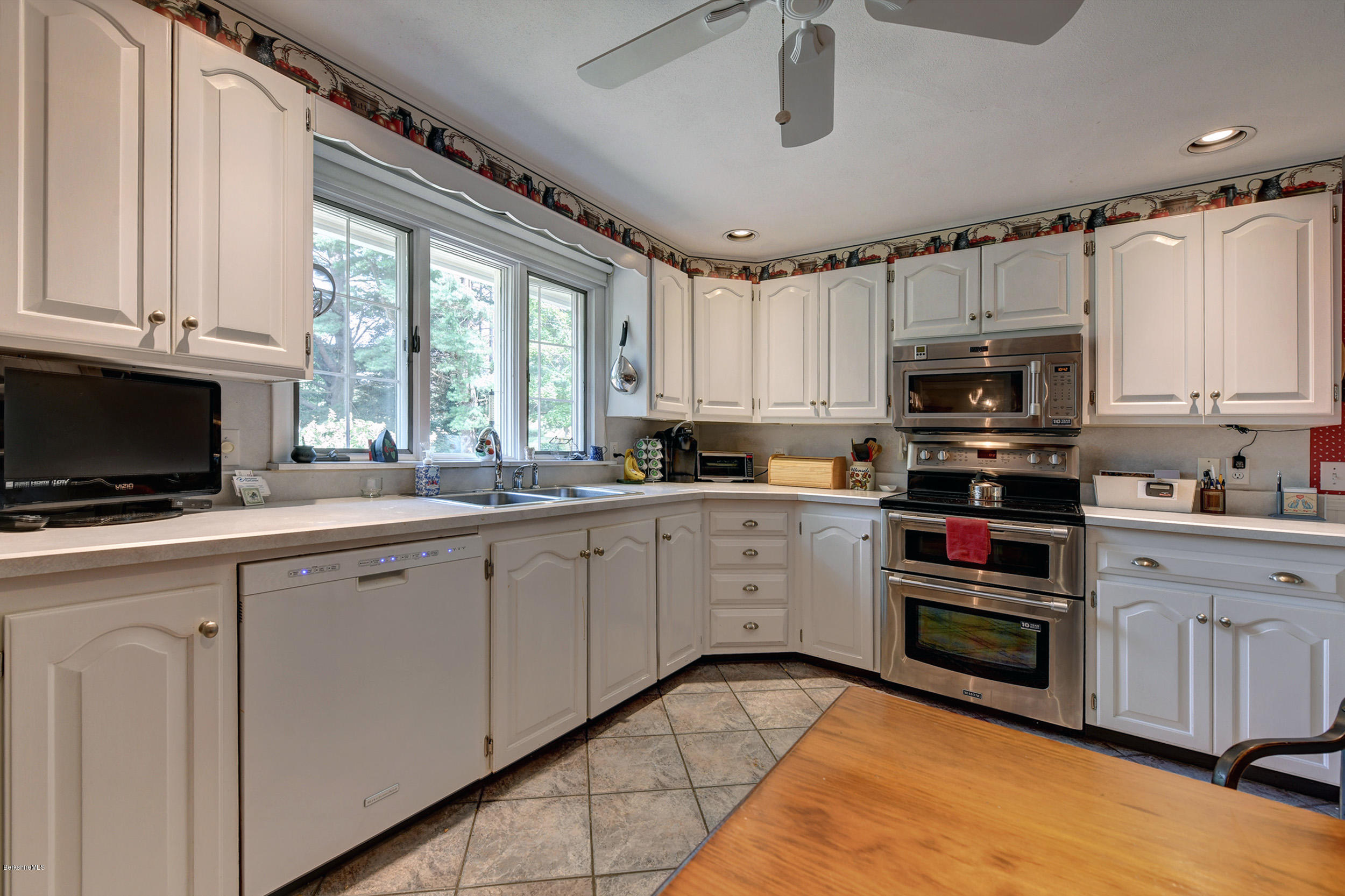 21 Valentine Road Pittsfield, MA 01201 - Photo 15 of 32 Triple Kitchen Window
