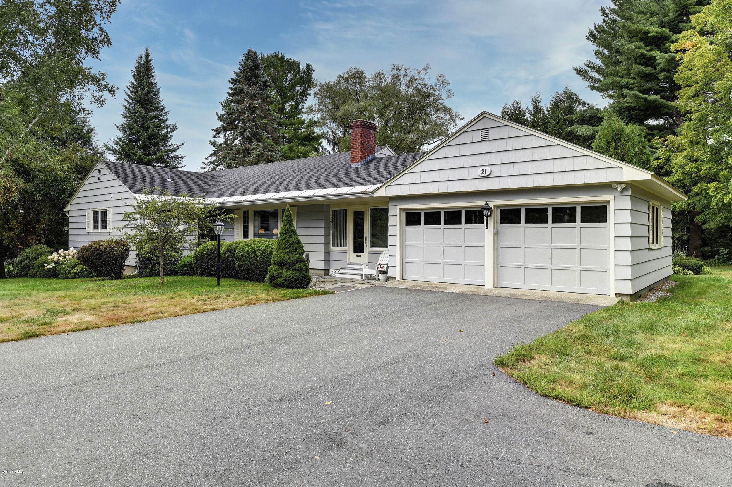 21 Valentine Road Pittsfield, MA 01201 - Photo 3 of 32 Two Car Garage