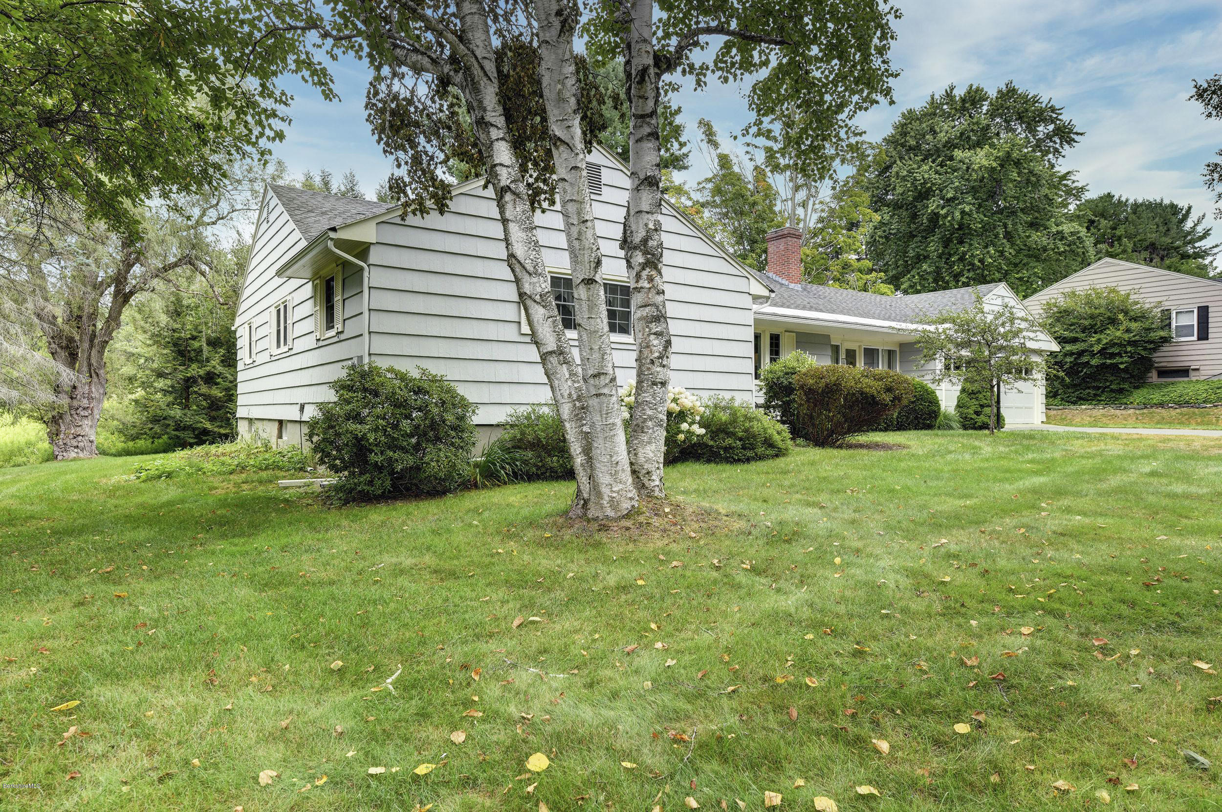 21 Valentine Road Pittsfield, MA 01201 - Photo 4 of 32 Private Side Yard