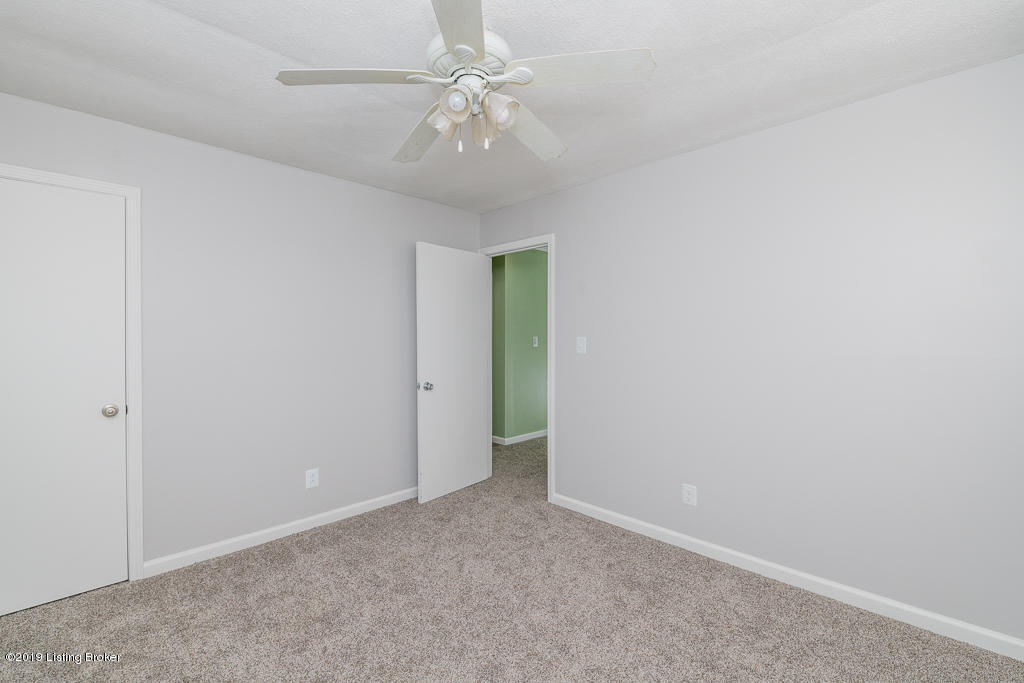 2634 Zoneton Road Shepherdsville, KY 40165 - Photo 20 of 39 Bedroom 1