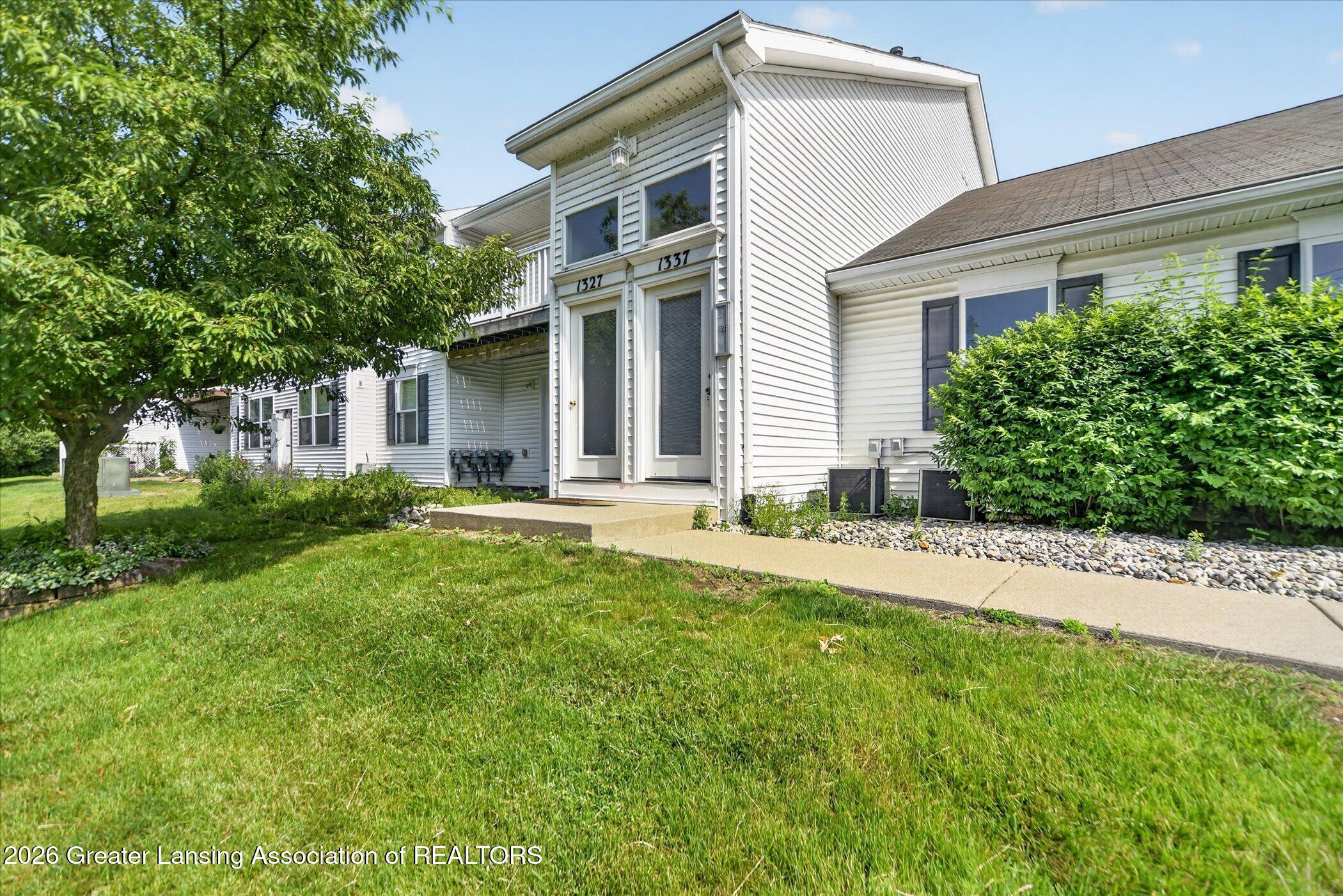1337 Coolidge Road, Unit 16 East Lansing, MI 48823 - Photo 3 of 31 03-1337-Coolidge-Rd-WindowStill