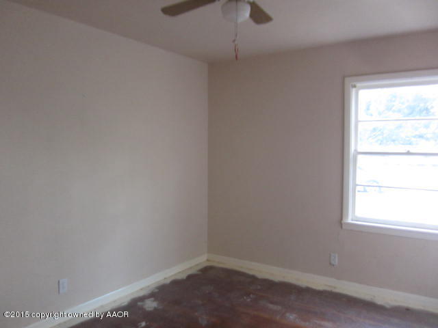4321 Gables Street Amarillo, TX 79110 - Photo 8 of 13 a room that has a window in it