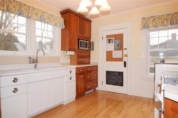 9 Dellwood Road Worcester, MA 01602 - Photo 4 of 18 Gallery Image 4