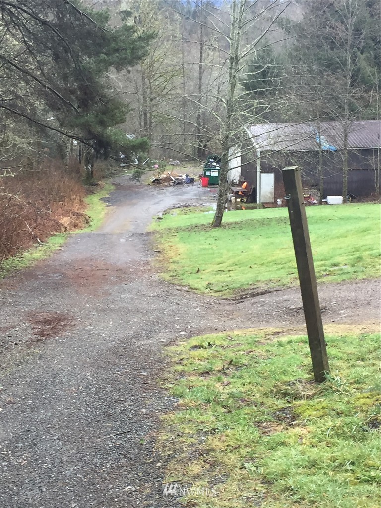5801 Robe Menzel Road Granite Falls, WA 98252 - Photo 2 of 3