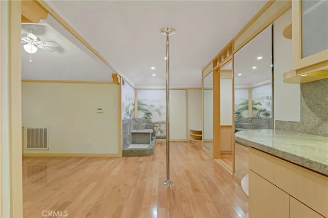 a view of an entryway of the house