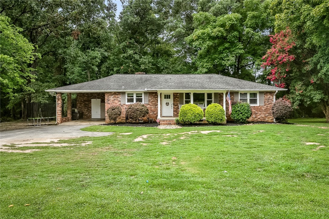 518 Docheno Road Belton, SC 29627 - Photo 3 of 36