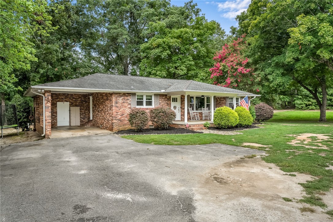 518 Docheno Road Belton, SC 29627 - Photo 6 of 36