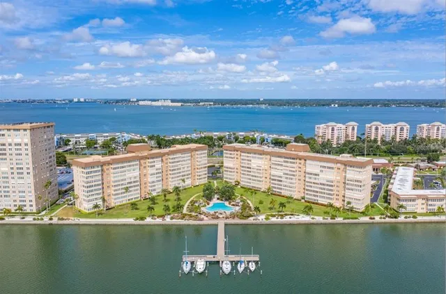 $3,000 | 4900 Brittany Drive South, Unit 1812, St. Petersburg, FL 33715