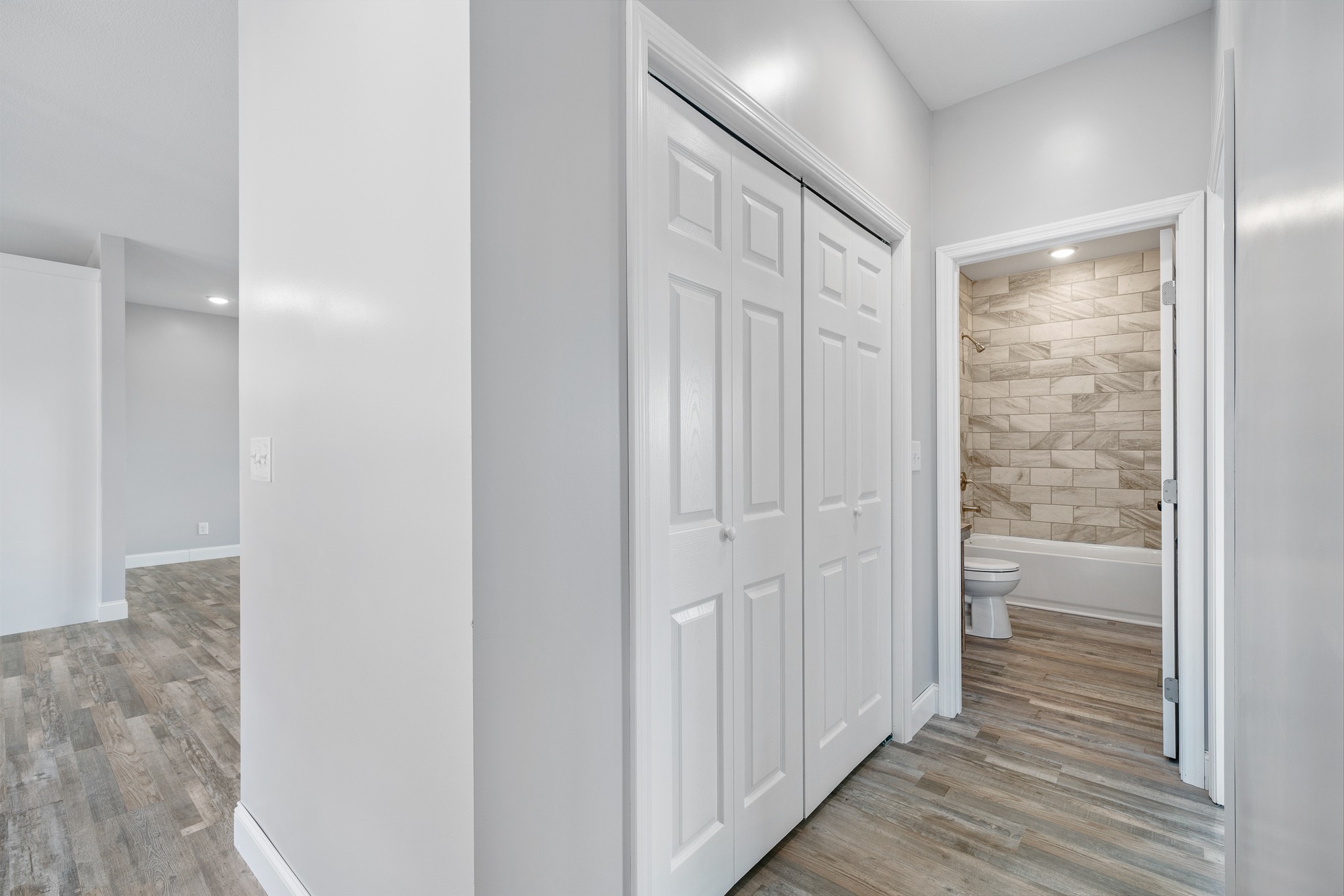 133 Cardinal Way Lancing, TN 37770 - Photo 18 of 35 a view of a bathroom from the hallway