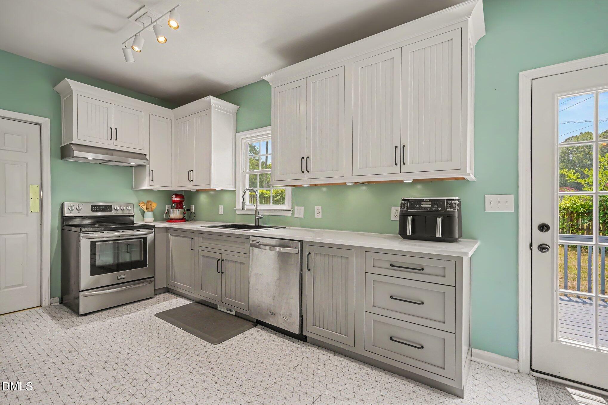 1900 Jupiter Hills Court Raleigh, NC 27604 - Photo 14 of 35 013_file_1557