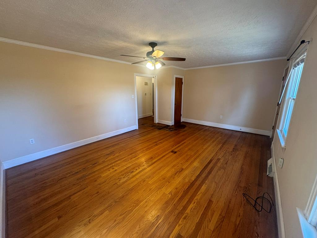 8188 The Falls Road Crewe, VA 23930 - Photo 4 of 20 Gallery Image 4