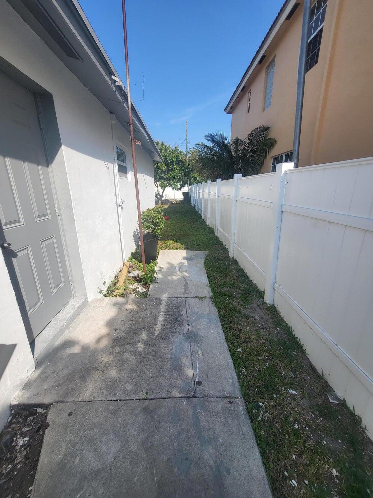 305 Northwest 4th Avenue Delray Beach, FL 33444 - Photo 24 of 45 a view of a pathway of a house with wooden fence