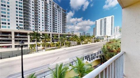 $2,250 | 453 Southwest 2nd Street, Unit 301C, Miami, FL 33130