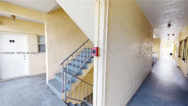 $2,250 | 453 Southwest 2nd Street, Unit 301C, Miami, FL 33130