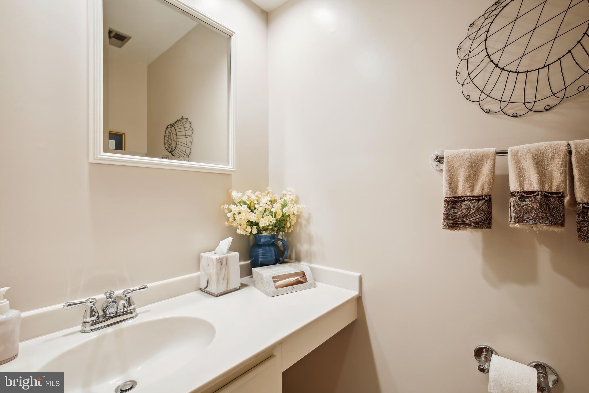 9633 Reach Road Potomac, MD 20854 - Photo 27 of 69 Entry half bath