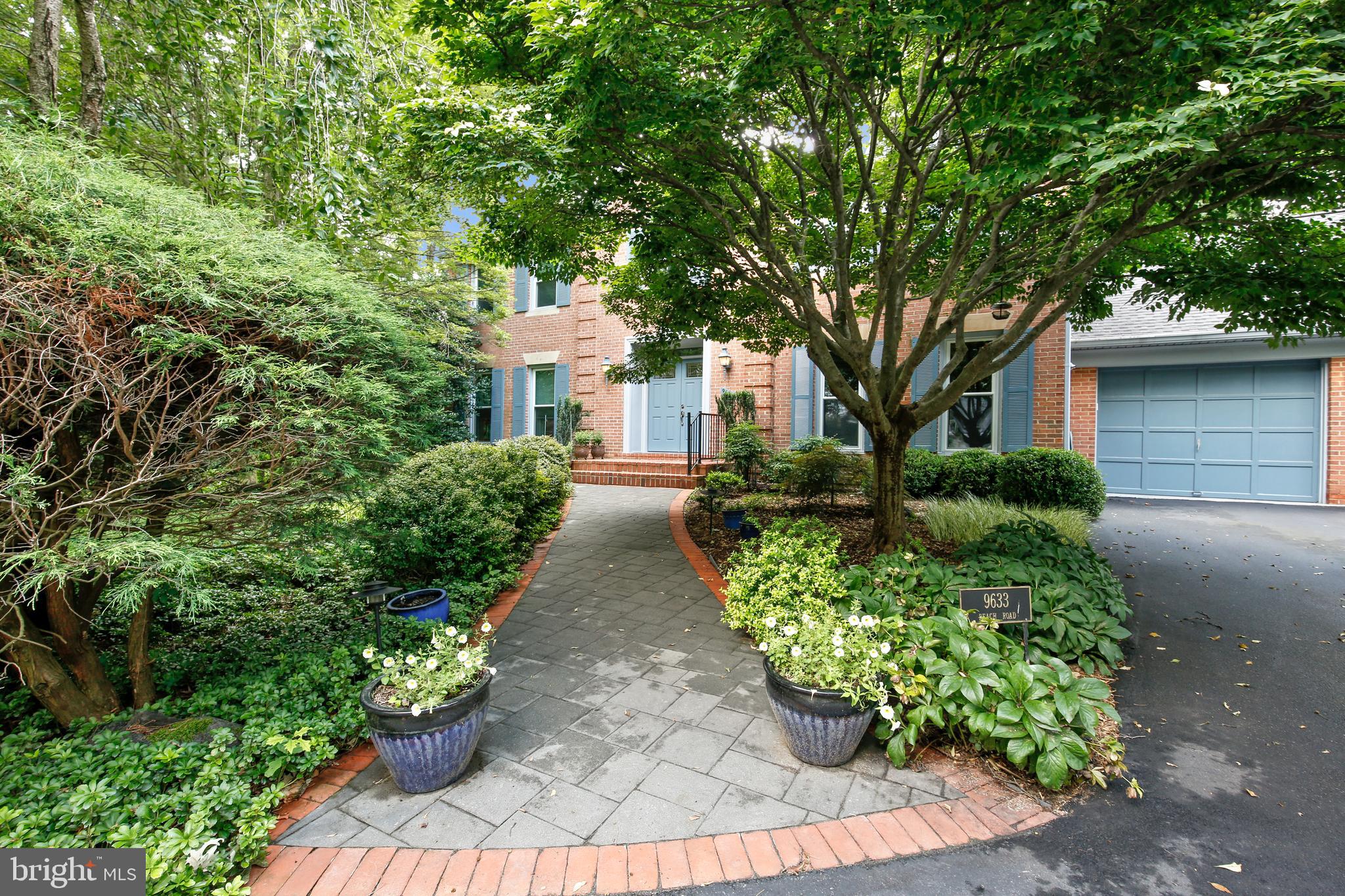 9633 Reach Road Potomac, MD 20854 - Photo 3 of 69 Well Landscaped Entry