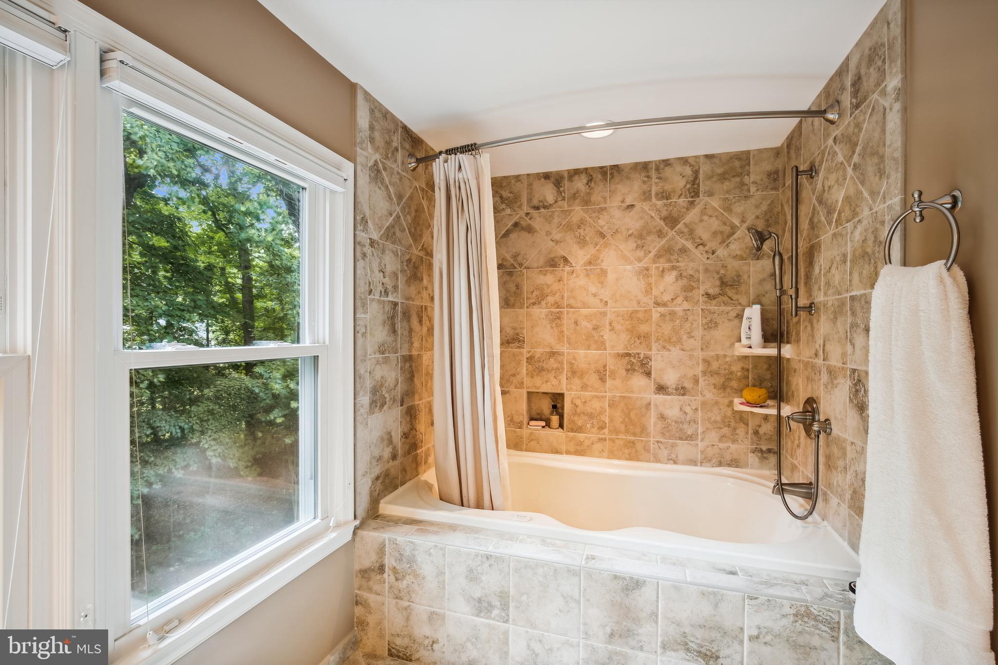 9633 Reach Road Potomac, MD 20854 - Photo 36 of 69 Soaking Tub