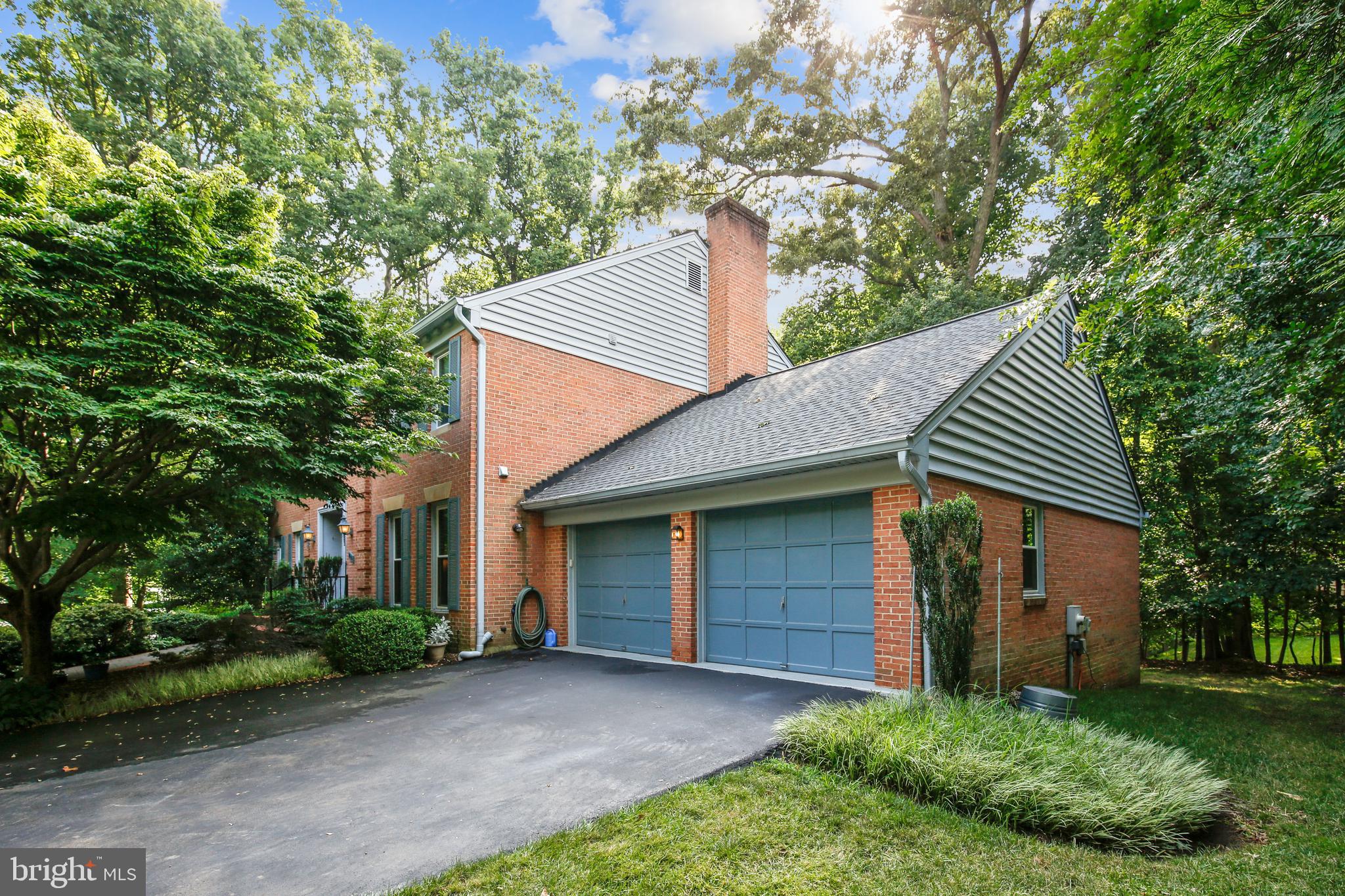 9633 Reach Road Potomac, MD 20854 - Photo 4 of 69 2 car attached garage
