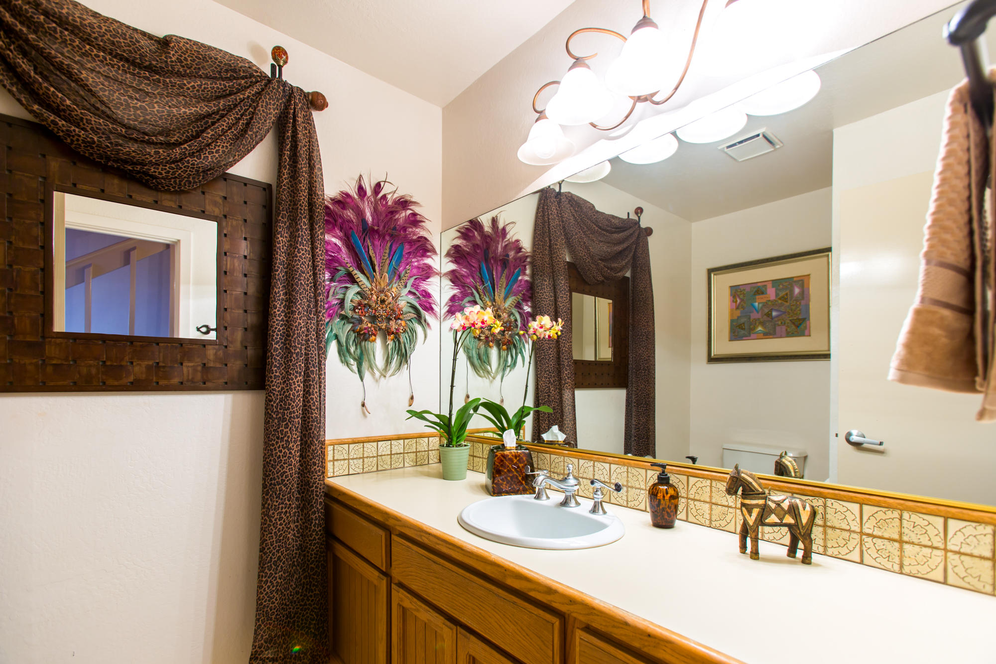 946 Cheltenham Road Santa Barbara, CA 93105 - Photo 18 of 29 Guest Bath-main floor