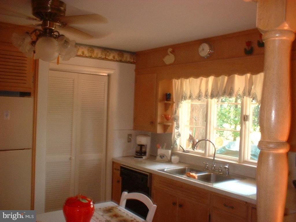 20 Red Oak Drive Lititz, PA 17543 - Photo 2 of 9 Gallery Image 2