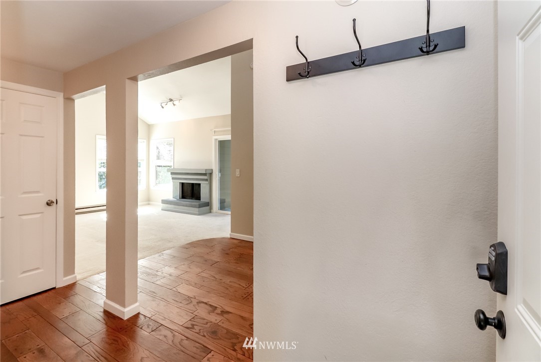 820 East Cady Road, Unit J301 Everett, WA 98203 - Photo 4 of 30 Gallery Image 4