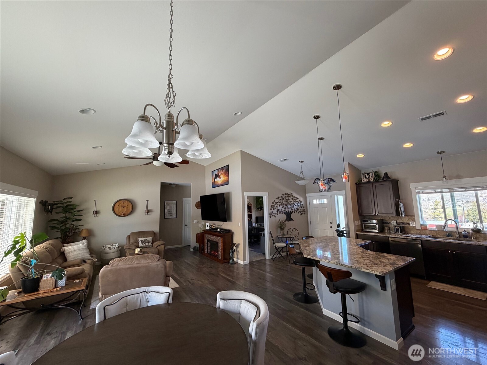 522 Adobe Way Selah, WA 98942 - Photo 12 of 34