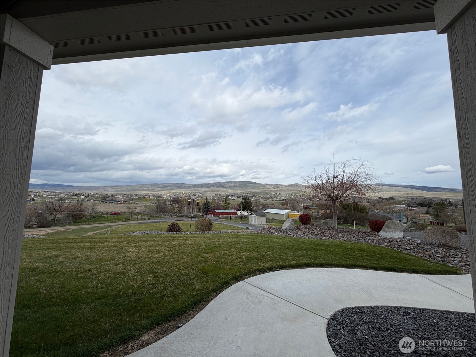 522 Adobe Way Selah, WA 98942 - Photo 4 of 34