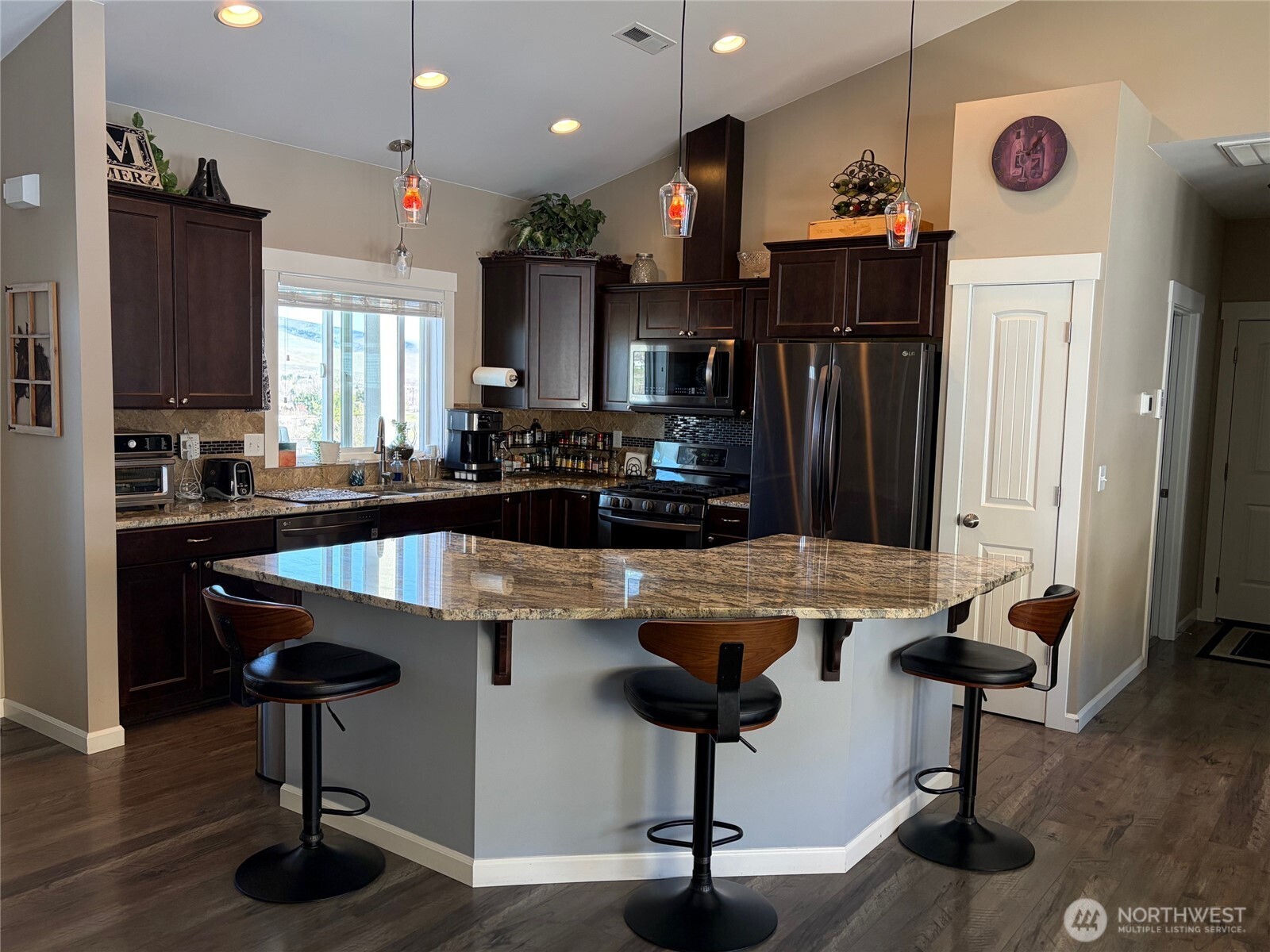 522 Adobe Way Selah, WA 98942 - Photo 9 of 34