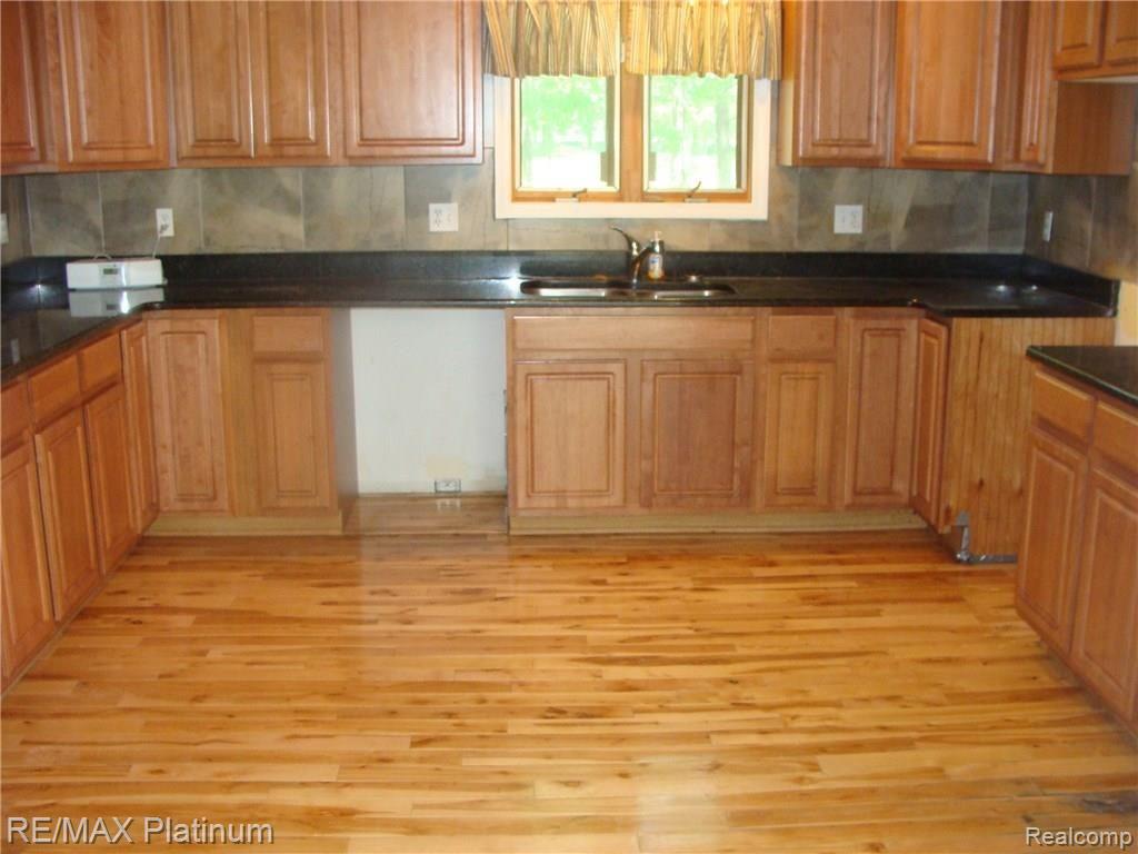 11380 9 Mile Road South Lyon, MI 48178 - Photo 2 of 7 DSC04362.JPG