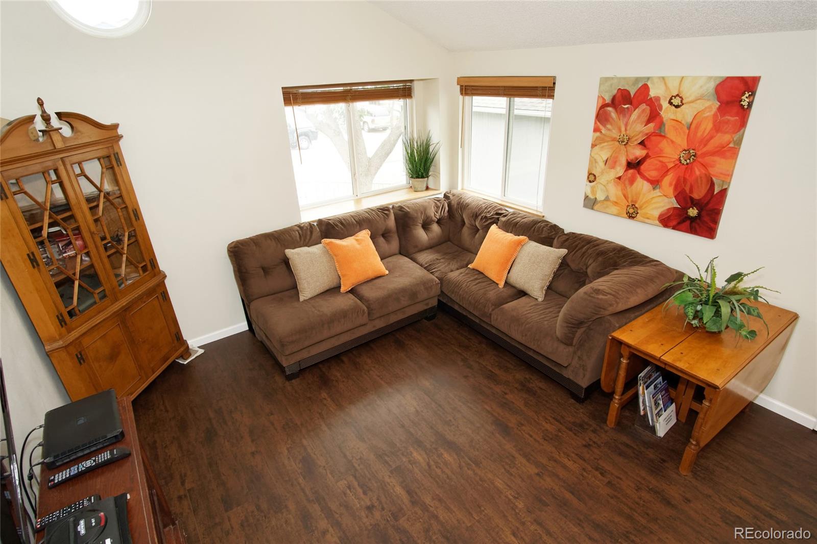593 Longfellow Lane Highlands Ranch, CO 80126 - Photo 3 of 28 Gallery Image 3