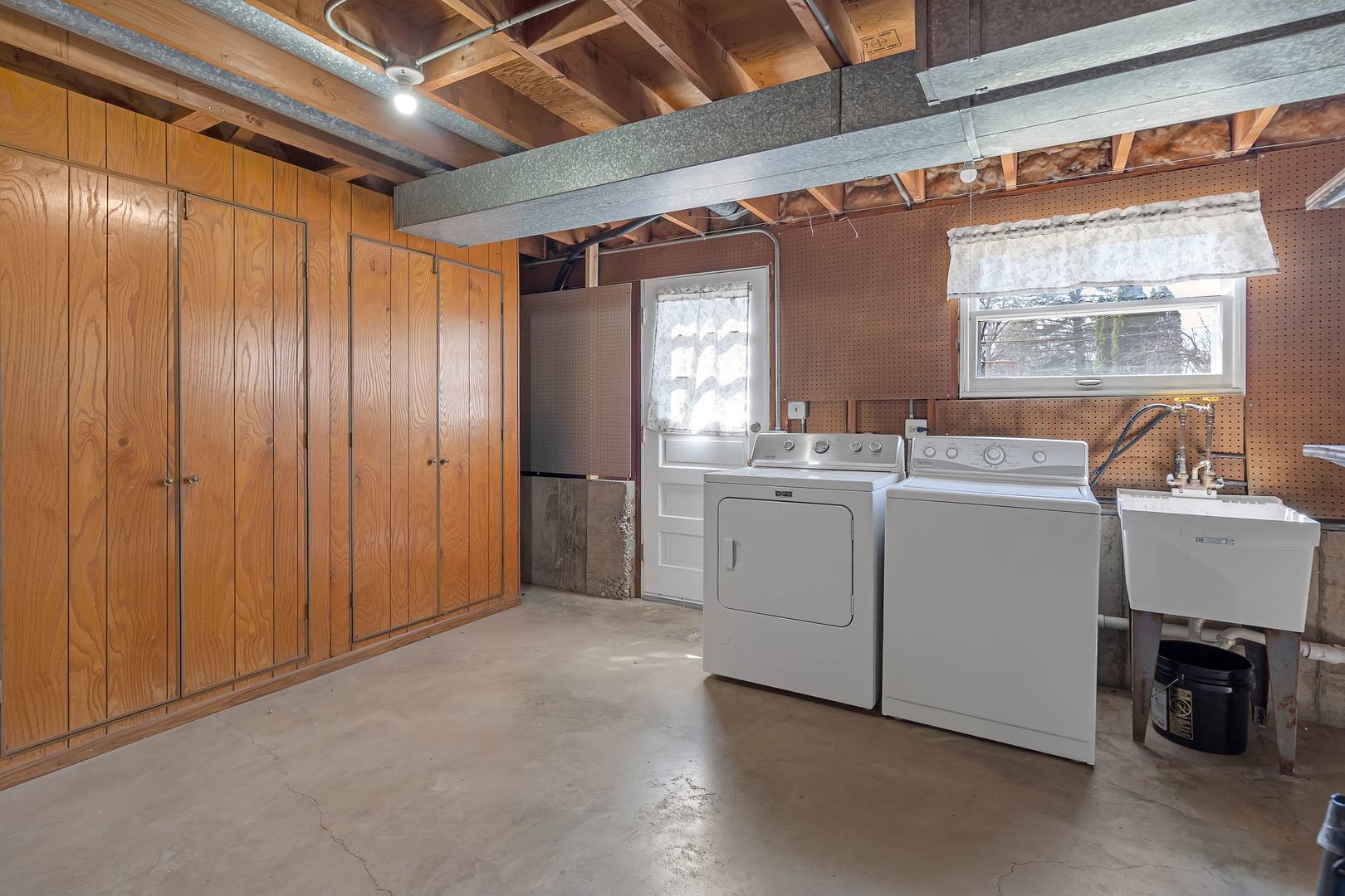 476 Raupp Boulevard Buffalo Grove, IL 60089 - Photo 15 of 20 a utility room with dryer and washer